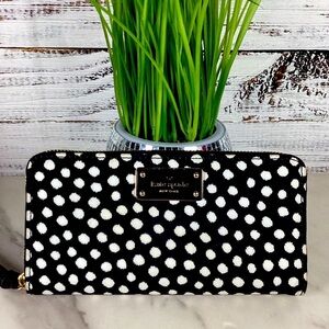 Kate Spade Black and White Polka‎ Dot wallet guc